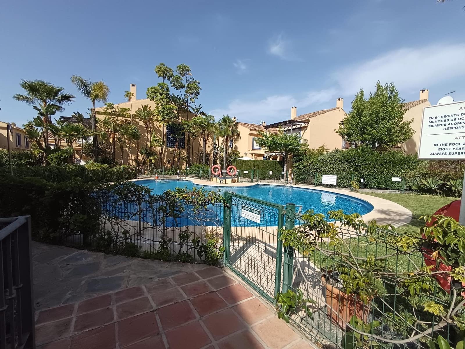3 soverom Rekkehus til salgs i Puerto Banus med svømmebasseng garasje - € 790 000 (Ref: 9029621)