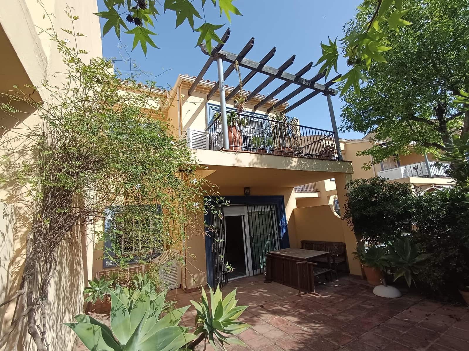 3 soverom Rekkehus til salgs i Puerto Banus med svømmebasseng garasje - € 790 000 (Ref: 9029621)