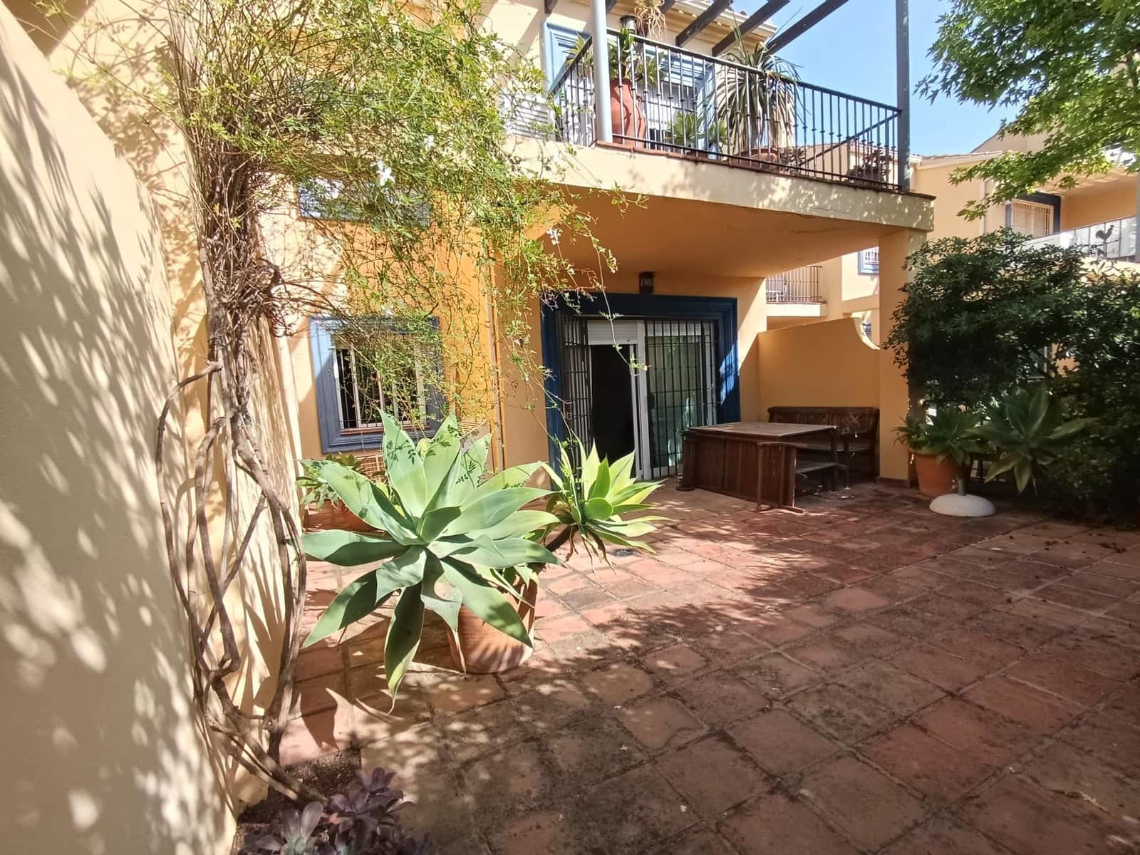3 soverom Rekkehus til salgs i Puerto Banus med svømmebasseng garasje - € 790 000 (Ref: 9029621)