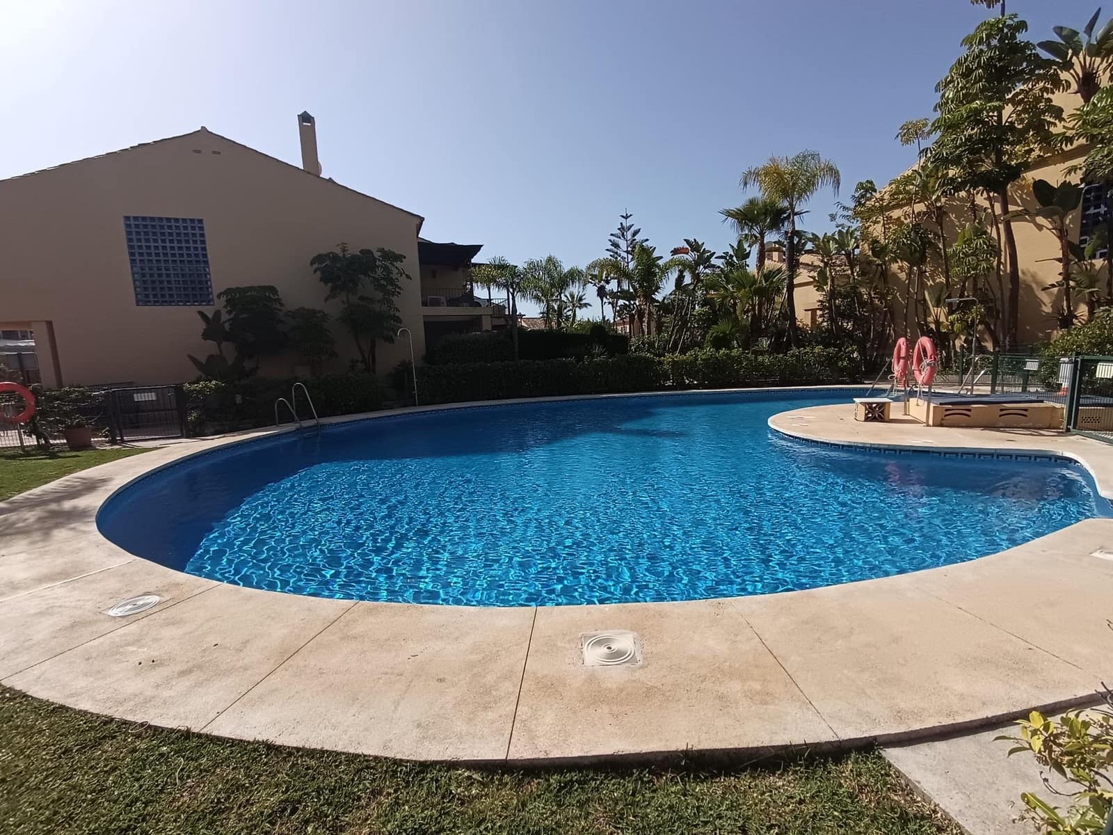 3 soverom Rekkehus til salgs i Puerto Banus med svømmebasseng garasje - € 790 000 (Ref: 9029621)