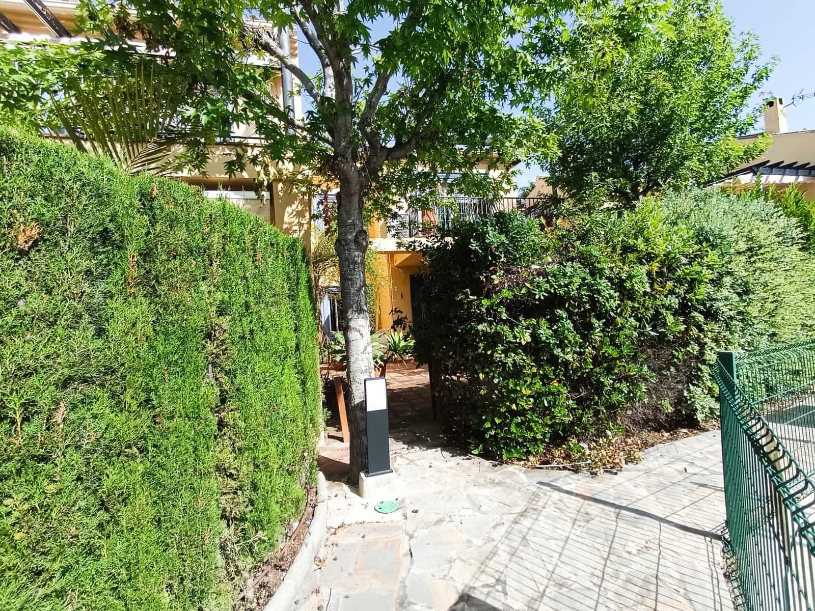 3 soverom Rekkehus til salgs i Puerto Banus med svømmebasseng garasje - € 790 000 (Ref: 9029621)
