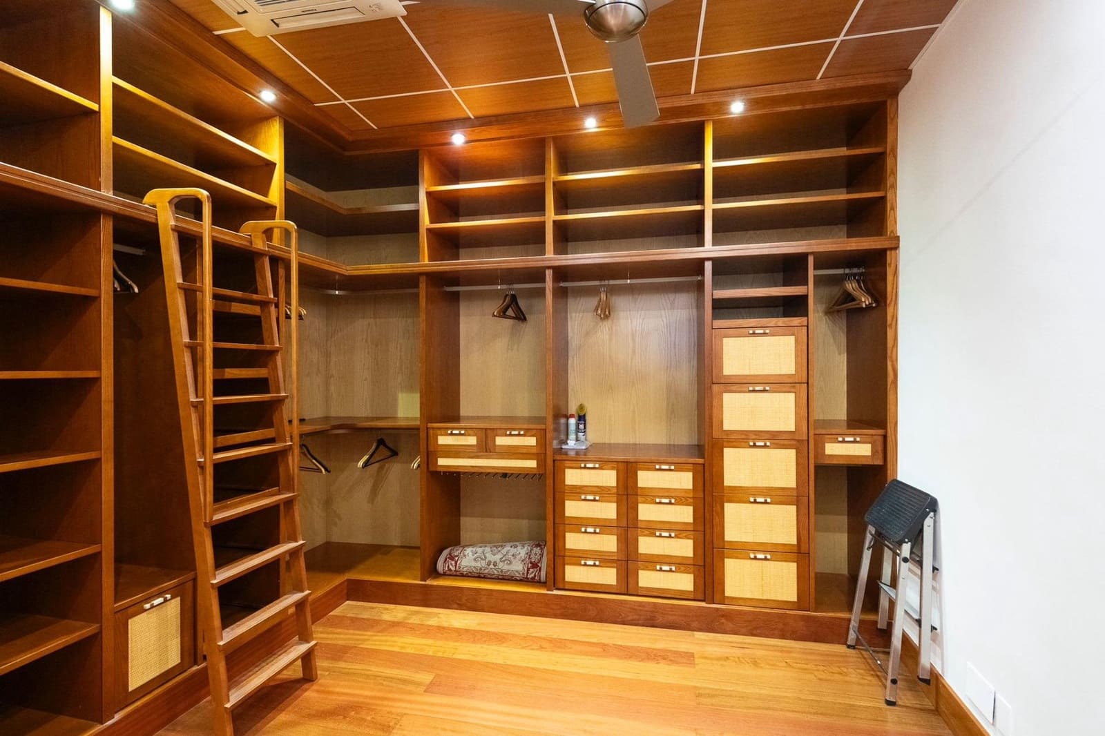 6 soveværelse Rækkehus til salg i Malaga by med garage - € 970.000 (Ref: 9163793)