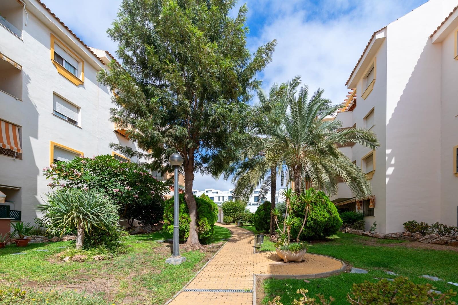 3 soveværelse Lejlighed til salg i Torre de Benagalbon med swimmingpool - € 390.000 (Ref: 9247349)