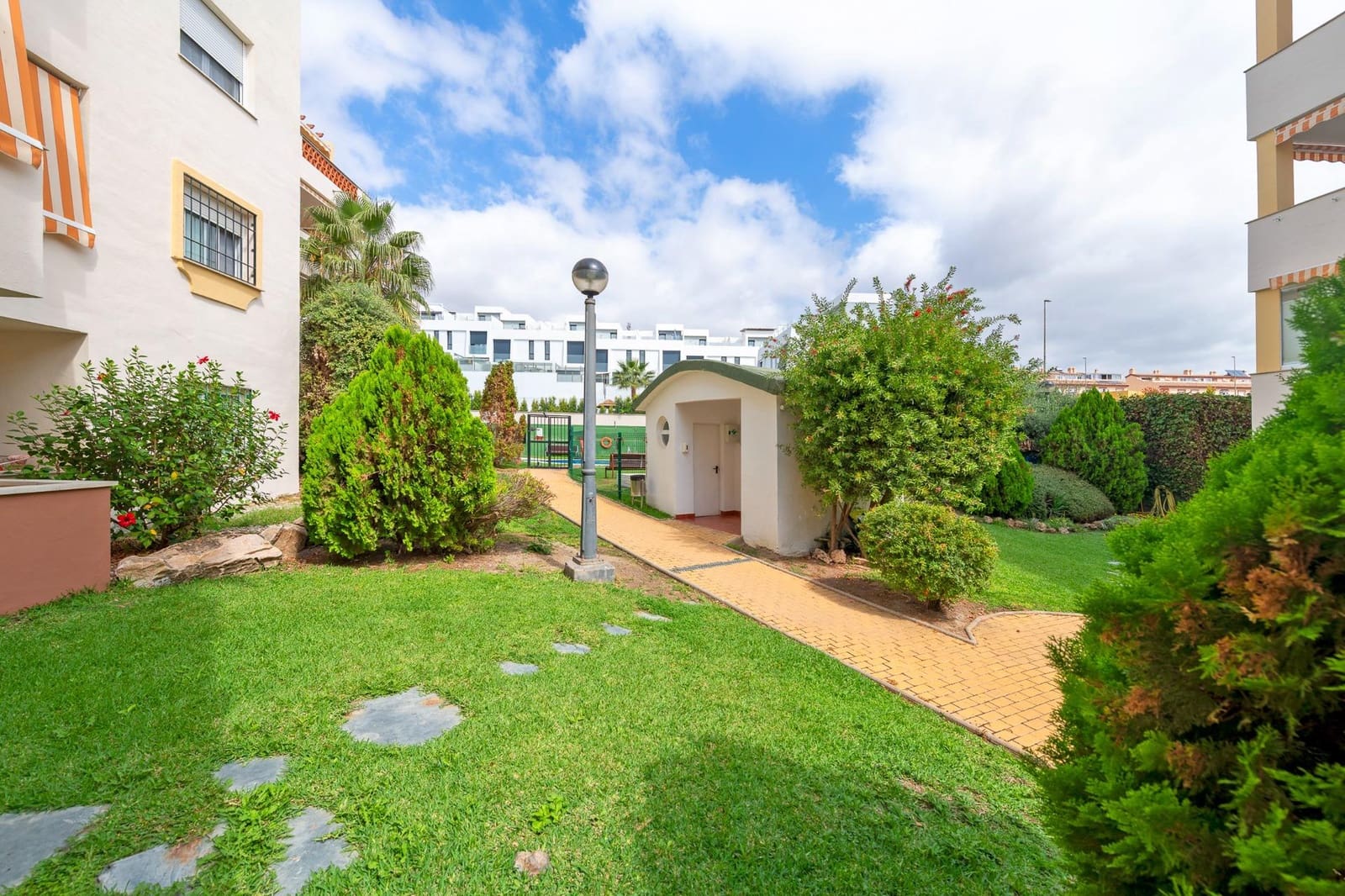 3 soveværelse Lejlighed til salg i Torre de Benagalbon med swimmingpool - € 390.000 (Ref: 9247349)