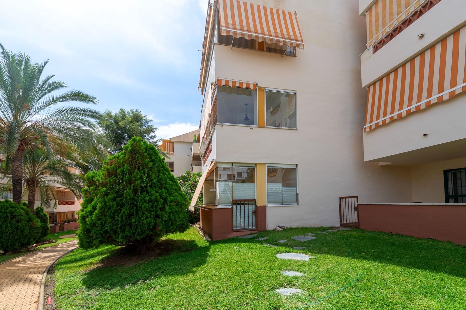 3 soveværelse Lejlighed til salg i Torre de Benagalbon med swimmingpool - € 390.000 (Ref: 9247349)