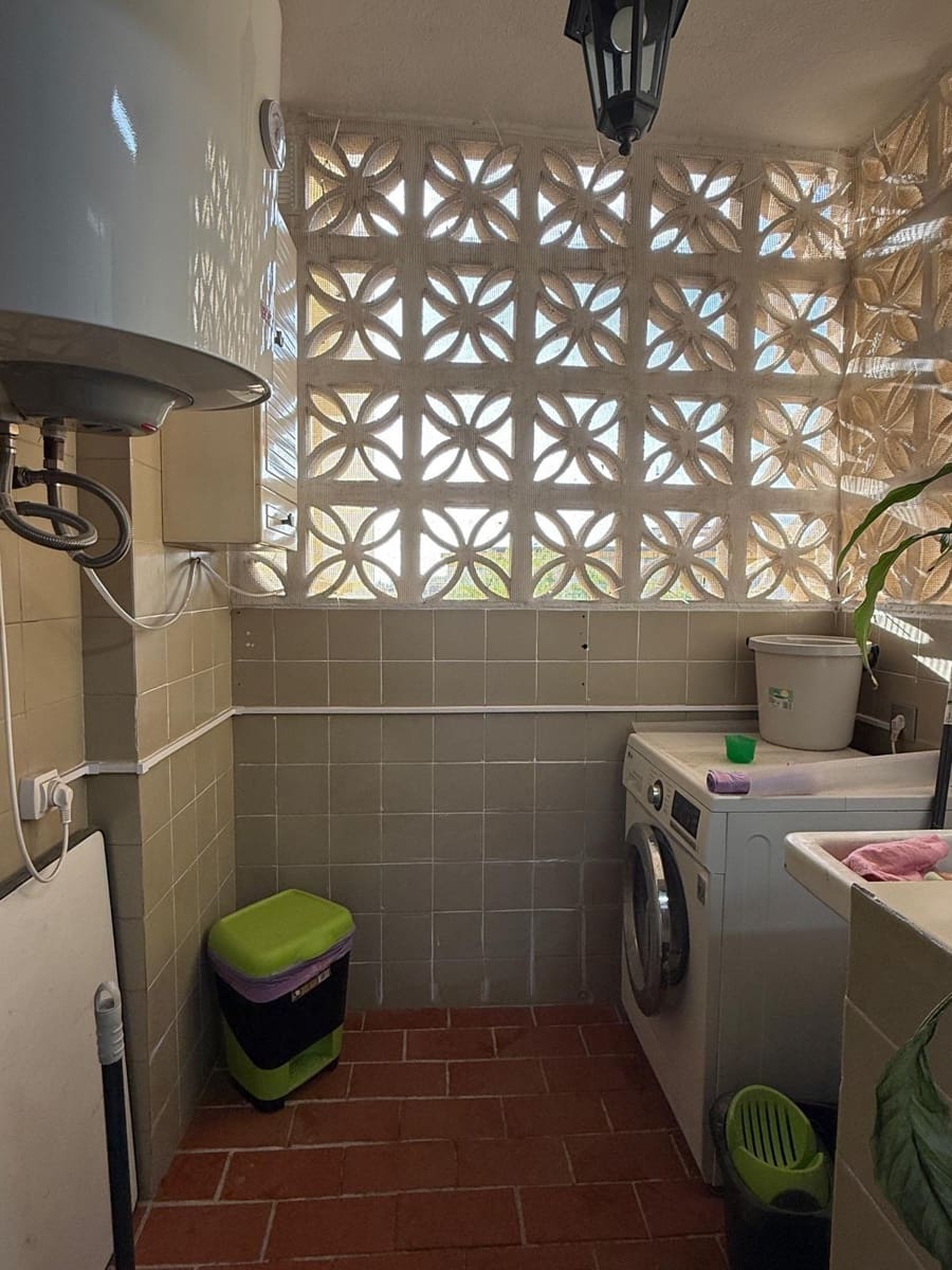 3 bedroom Flat for rent in Rincon de la Victoria with garage - € 1,200 (Ref: 9255346)