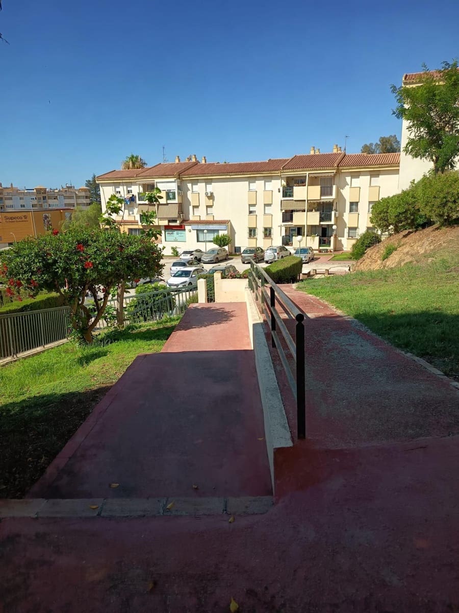 3 bedroom Flat for rent in Rincon de la Victoria with garage - € 1,200 (Ref: 9255346)