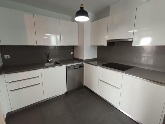 3 sypialnia Mieszkanie do wynajęcia w Pacifico, Miasto Málaga z basenem - 2 750 € (Ref: 9272684)