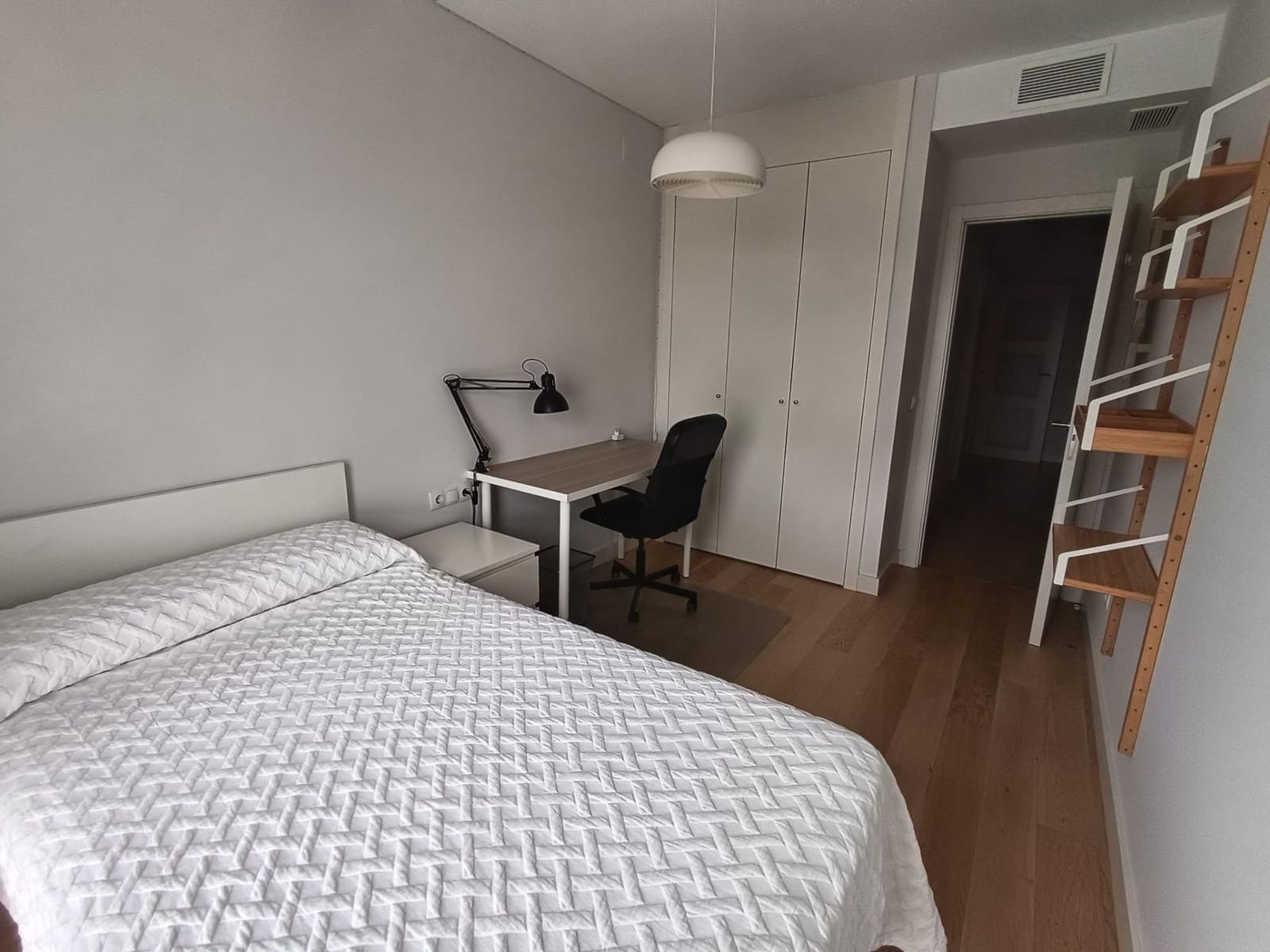 3 bedroom Flat for rent in Malaga city with pool - € 2,750 (Ref: 9272684)