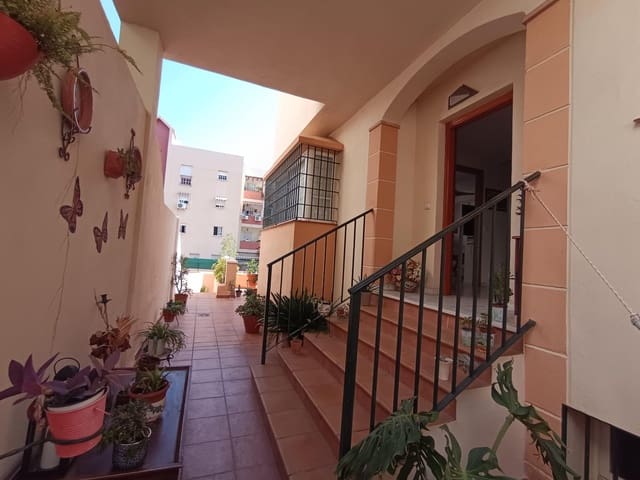 4 soveværelse Semi-Rækkehus til salg i Rincón de la Victoria med swimmingpool garage - € 610.000 (Ref: 9301091)