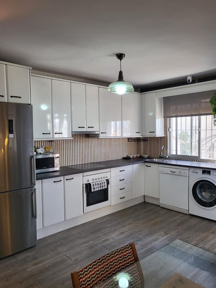 4 slaapkamer Rijtjeshuis te koop in Malaga stad met garage - € 425.000 (Ref: 9338113)