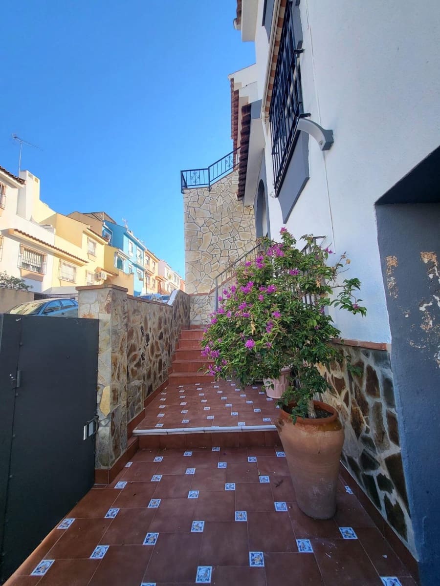 4 slaapkamer Rijtjeshuis te koop in Malaga stad met garage - € 425.000 (Ref: 9338113)