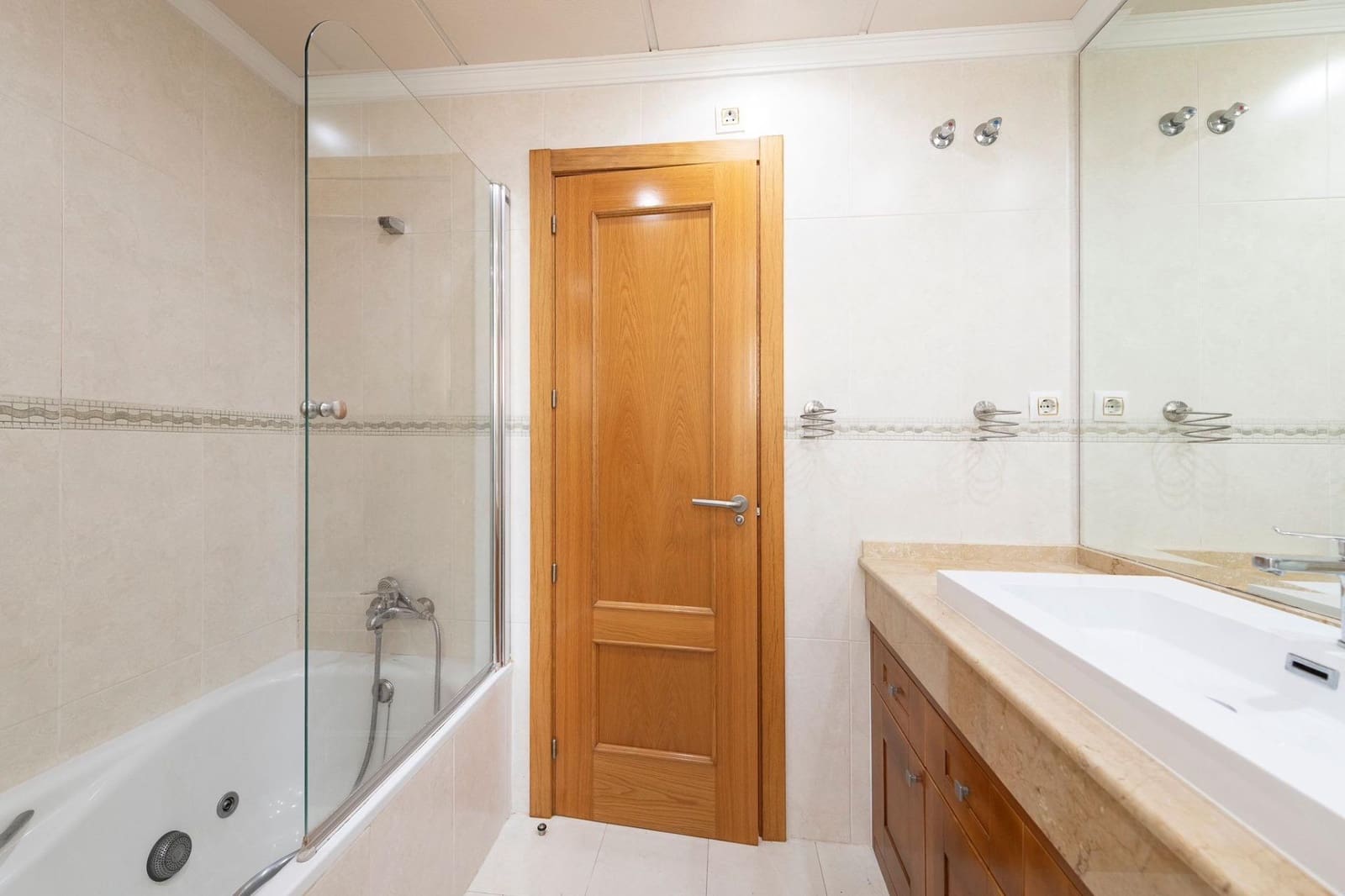 6 soveværelse Villa til salg i Alhaurin de la Torre med swimmingpool garage - € 690.000 (Ref: 9341263)