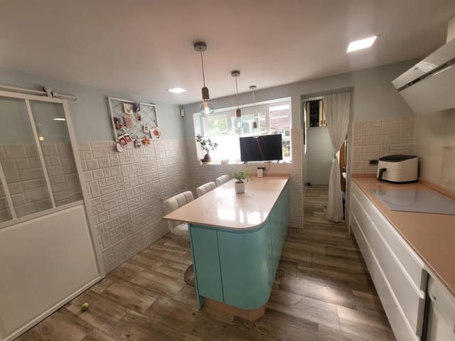 3 slaapkamer Rijtjeshuis te koop in Alhaurín de la Torre met zwembad garage - € 530.000 (Ref: 9349638)