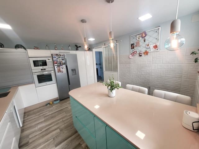 3 slaapkamer Rijtjeshuis te koop in Alhaurín de la Torre met zwembad garage - € 530.000 (Ref: 9349638)