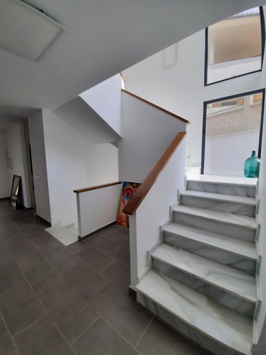 3 sypialnia Willa do wynajęcia w Rincon de la Victoria z garażem - 2 300 € (Ref: 9362392)