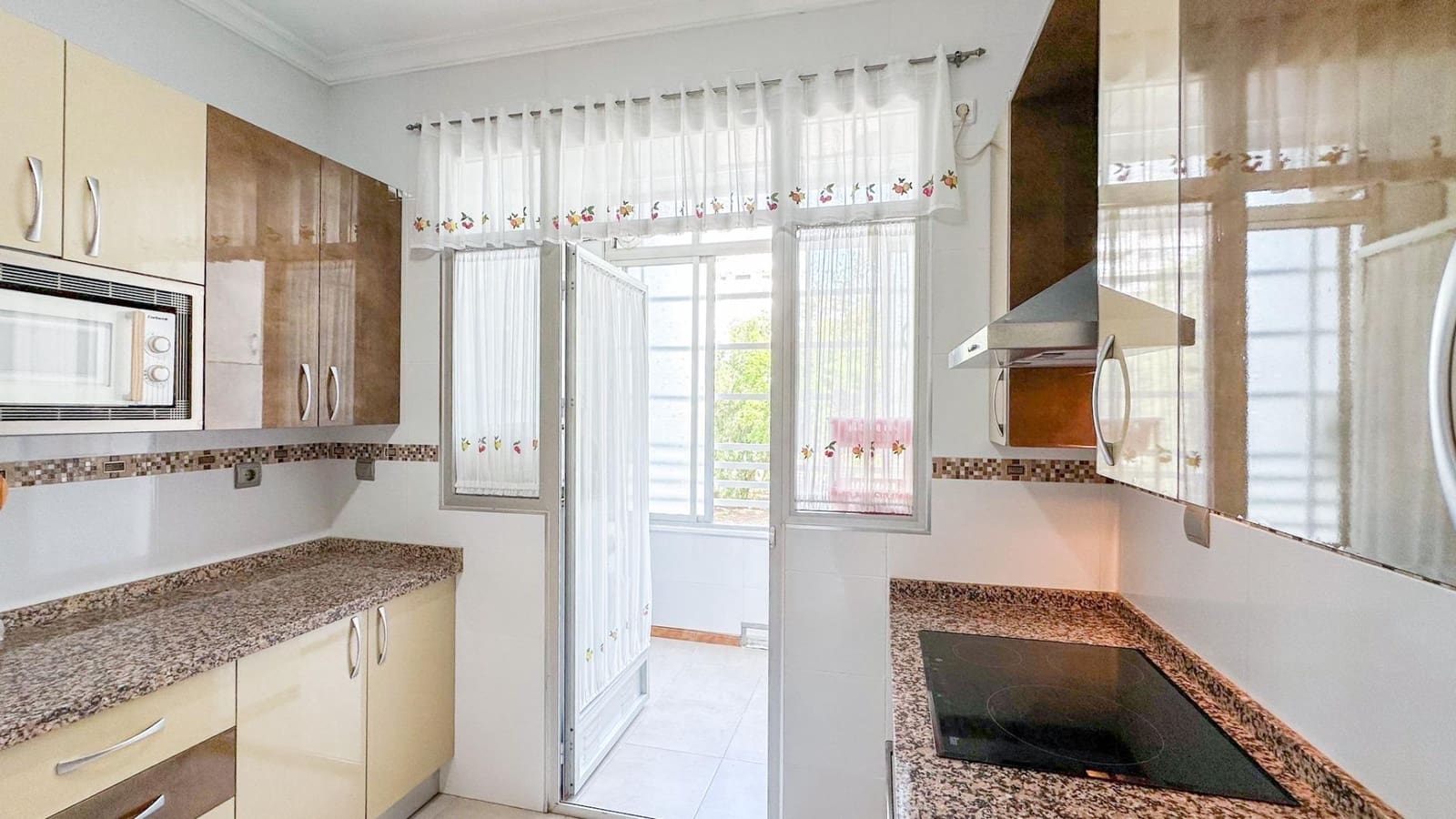 4 soveværelse Lejlighed til leje i Malaga by - € 1.600 (Ref: 9374211)