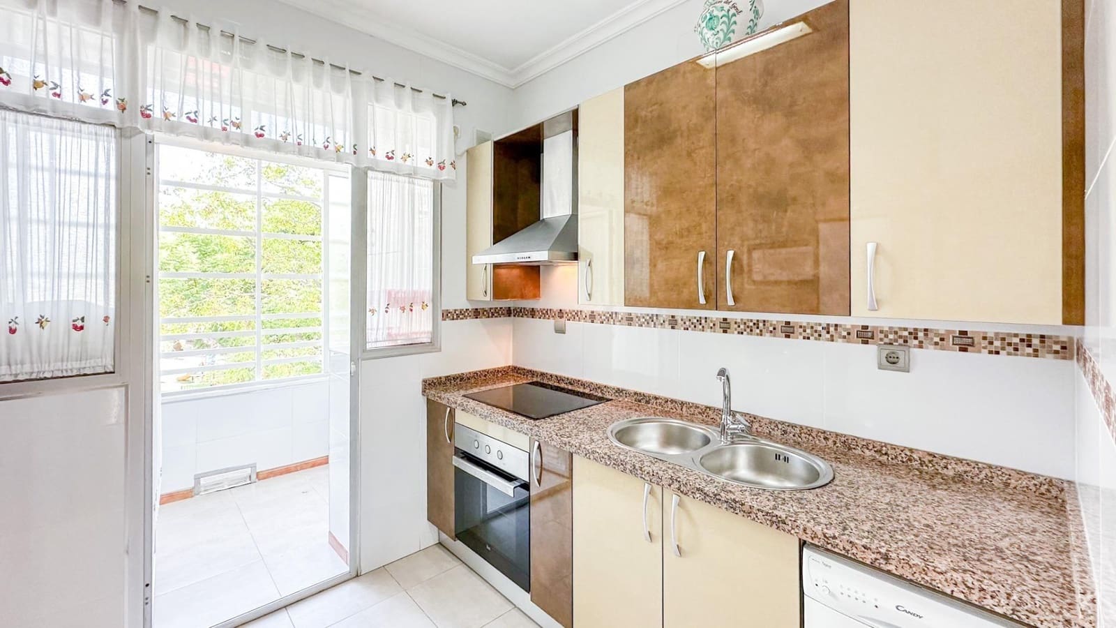 4 soveværelse Lejlighed til leje i Malaga by - € 1.600 (Ref: 9374211)