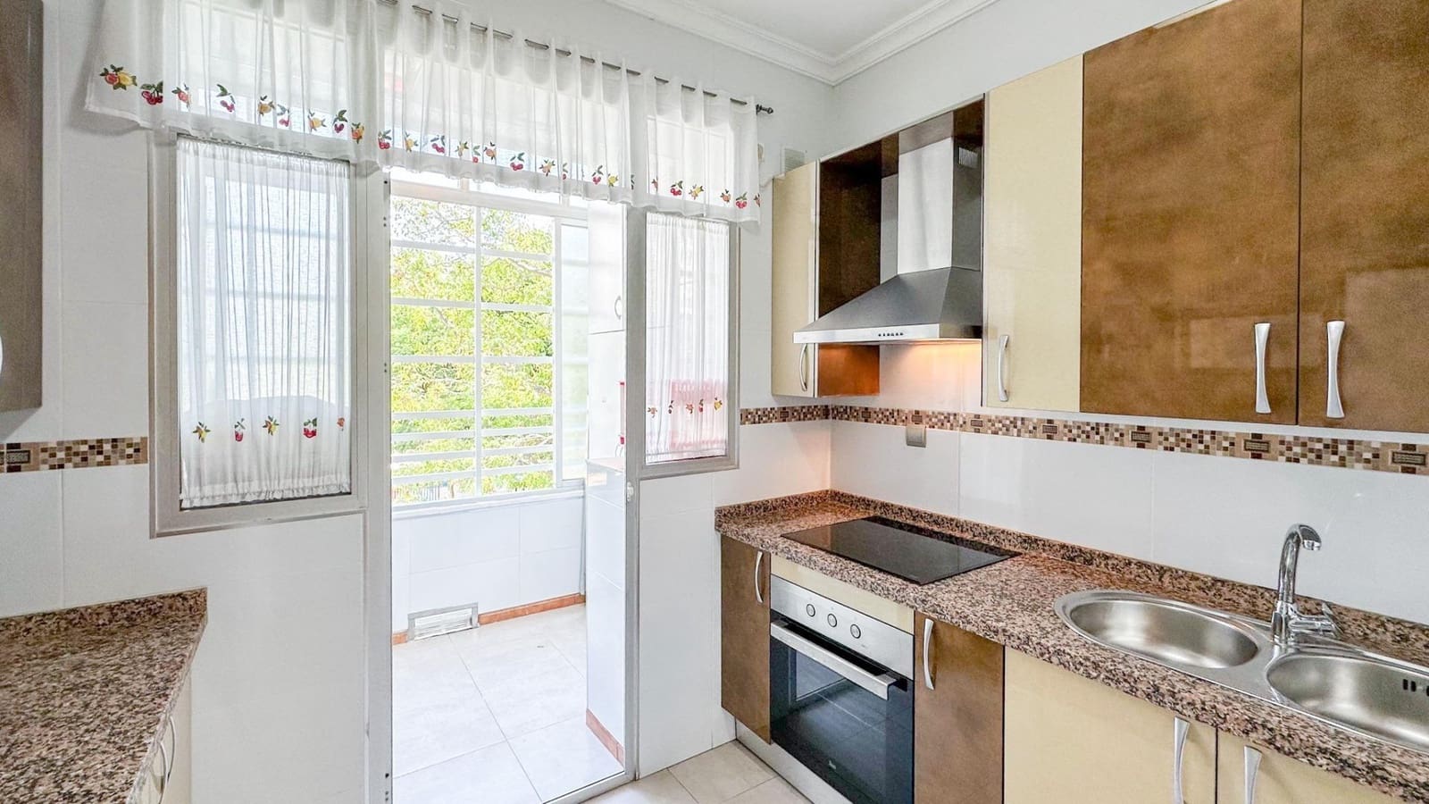 4 soveværelse Lejlighed til leje i Malaga by - € 1.600 (Ref: 9374211)