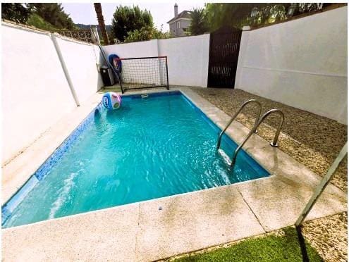 3 sovrum Radhus till salu i Alhaurin de la Torre med pool - 439 000 € (Ref: 9390960)