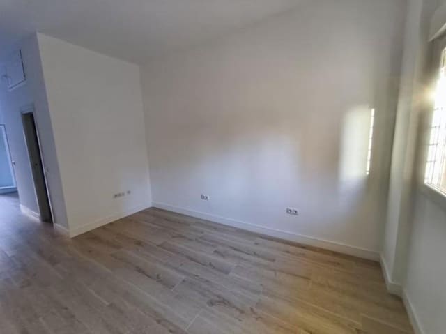 Loft zu verkaufen in Cruz de Humilladero, Málaga Stadt - 185.000 € (Ref: 9398576)