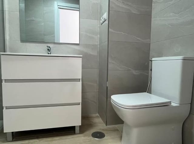 Loft zu verkaufen in Cruz de Humilladero, Málaga Stadt - 185.000 € (Ref: 9398576)