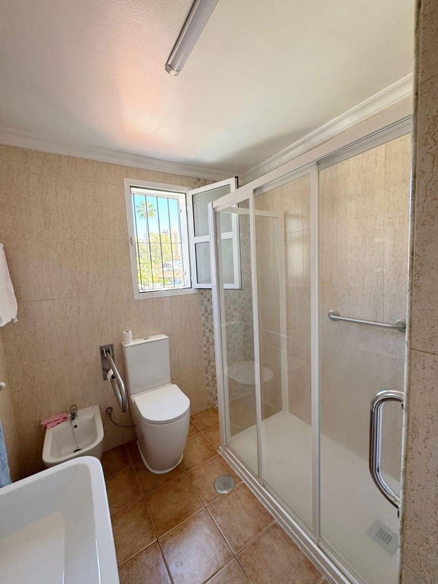 Piso de 4 habitaciones en Málaga ciudad en venta - 279.000 € (Ref: 9406931)