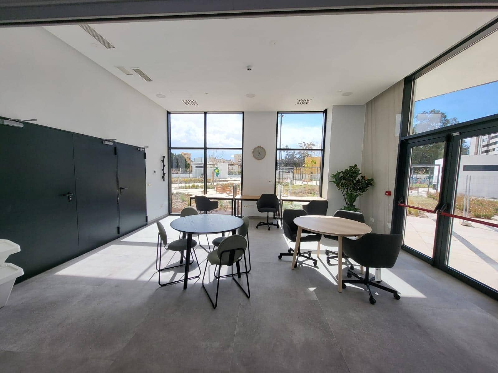 1 soveværelse Lejlighed til salg i Malaga by med swimmingpool - € 320.000 (Ref: 9414186)