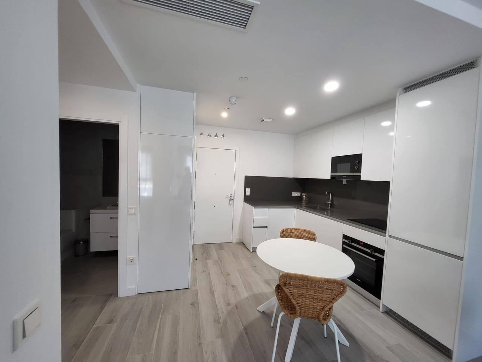 1 soveværelse Lejlighed til salg i Malaga by med swimmingpool - € 320.000 (Ref: 9414186)