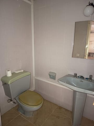 Kaupallinen myytävänä paikassa Torremolinos mukana uima-altaan - 182 000 € (Ref: 9414187)