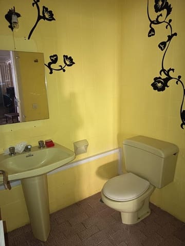 Kaupallinen myytävänä paikassa Torremolinos mukana uima-altaan - 182 000 € (Ref: 9414187)