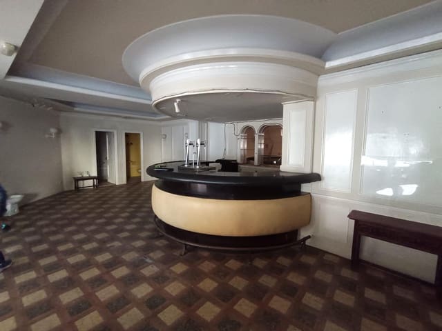 Kaupallinen myytävänä paikassa Torremolinos mukana uima-altaan - 182 000 € (Ref: 9414187)