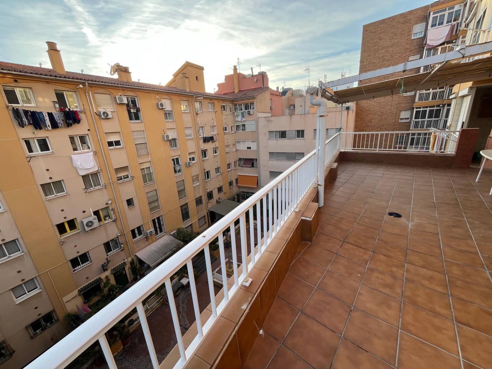 4 slaapkamer Flat te koop in Malaga stad - € 400.000 (Ref: 9431343)