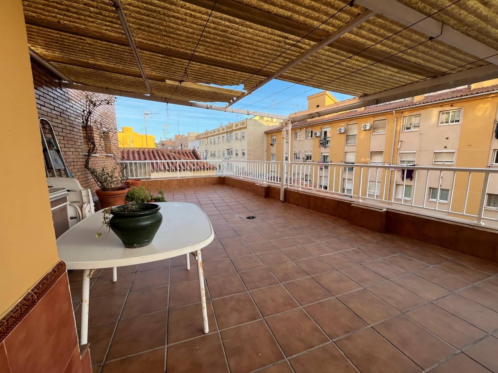 4 slaapkamer Flat te koop in Malaga stad - € 400.000 (Ref: 9431343)