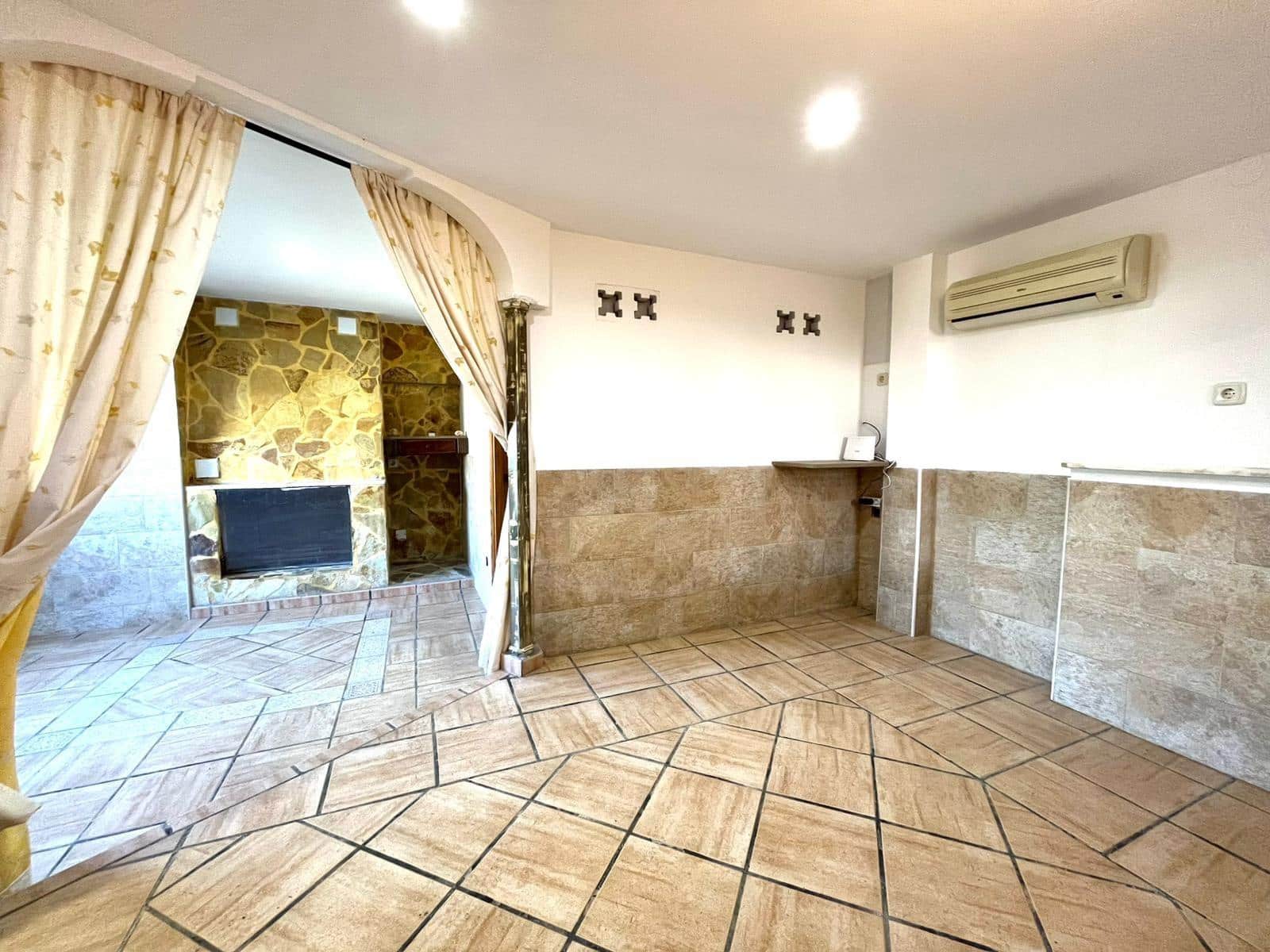 3 soveværelse Finca/Landehus til salg i Cartama - € 150.000 (Ref: 9431344)