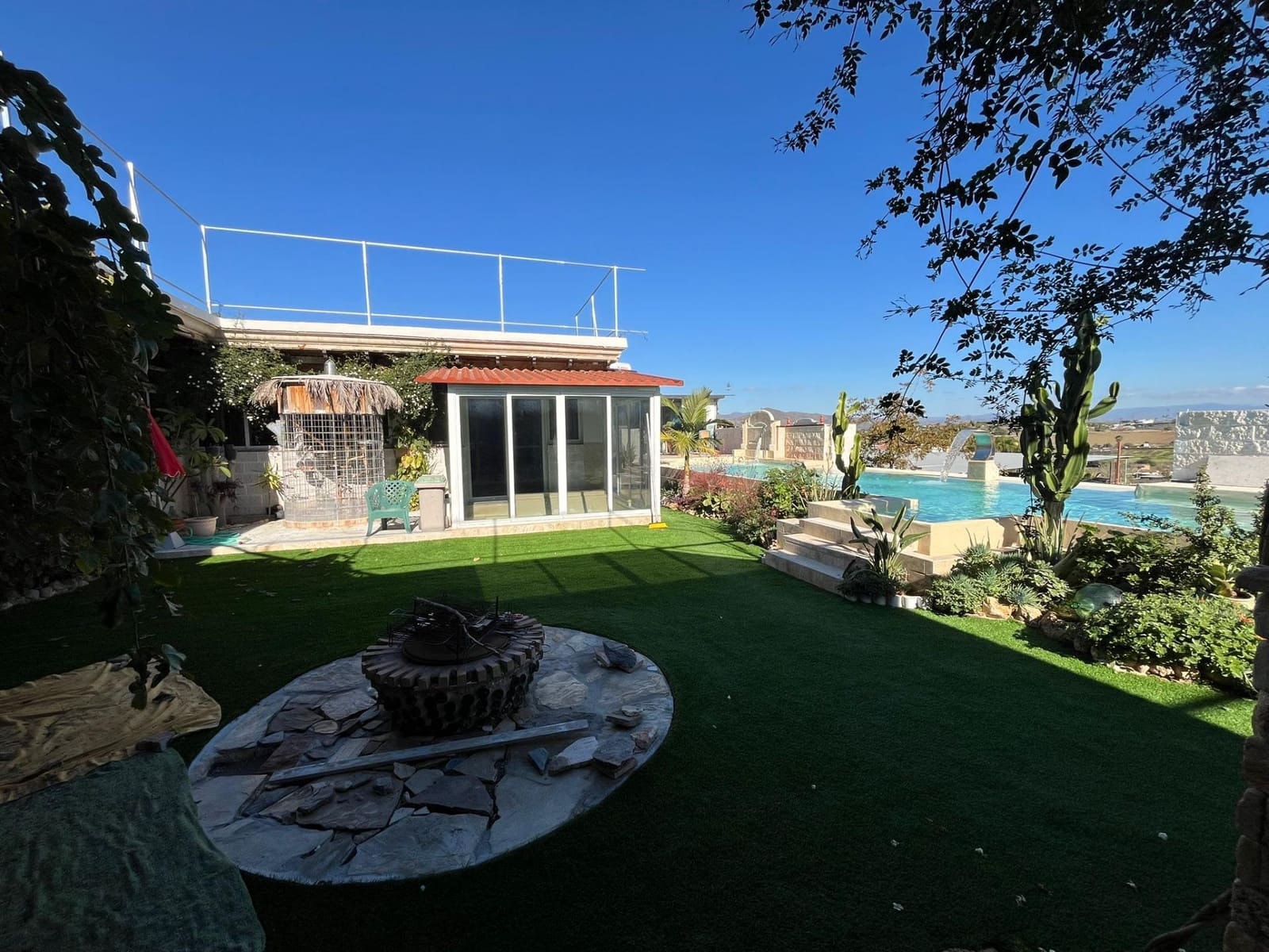 5 sypialnia Finka/Dom wiejski na sprzedaż w Cartama z basenem garażem - 450 000 € (Ref: 9431345)