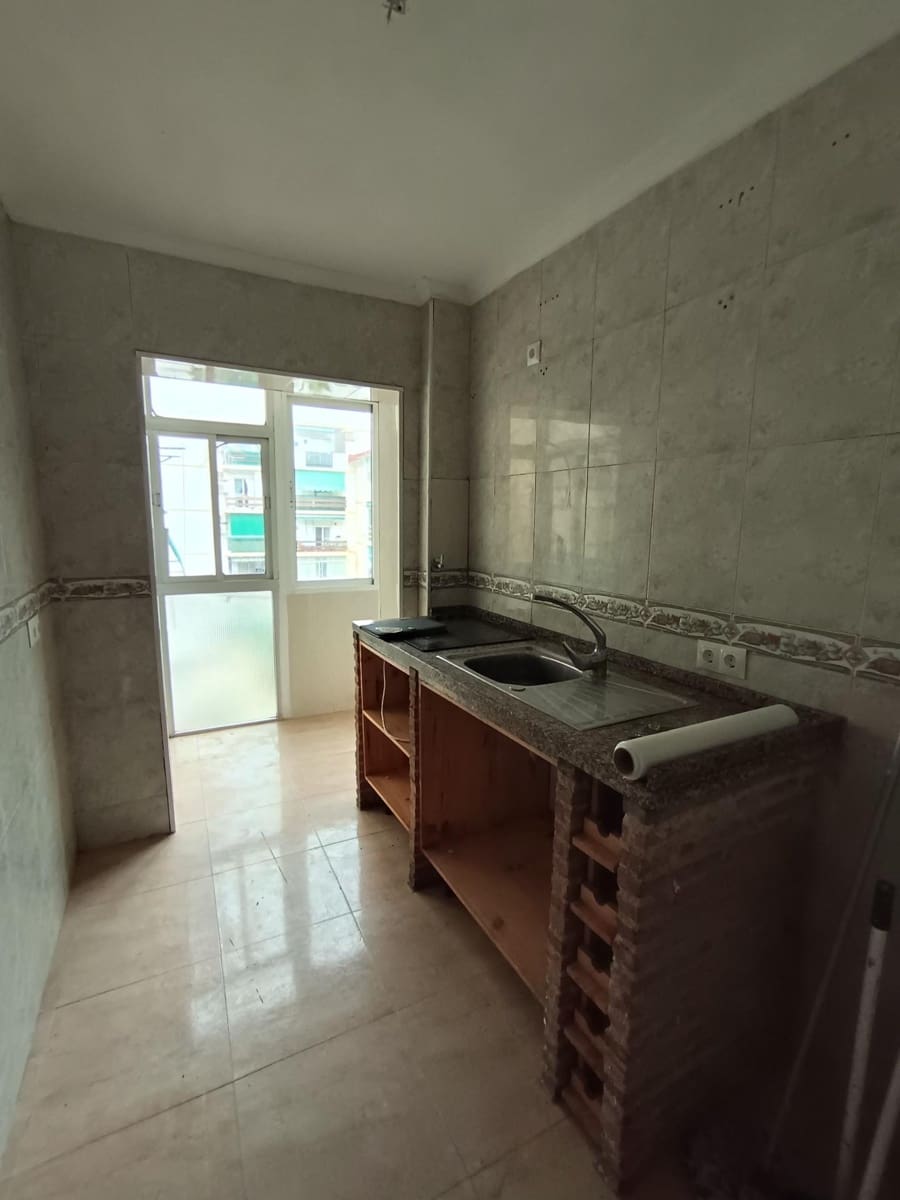 3 bedroom Flat for sale in Torremolinos - € 220,000 (Ref: 9433599)