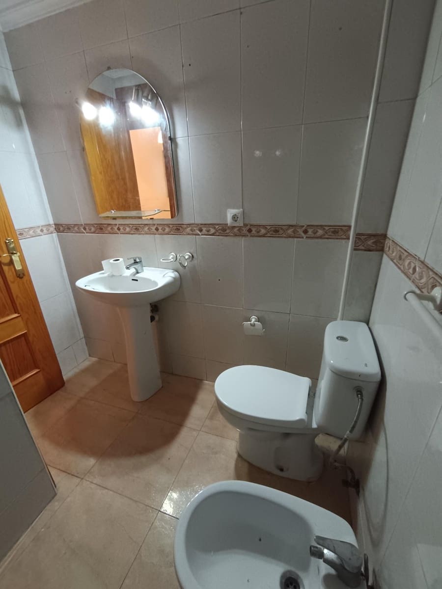 3 bedroom Flat for sale in Torremolinos - € 220,000 (Ref: 9433599)