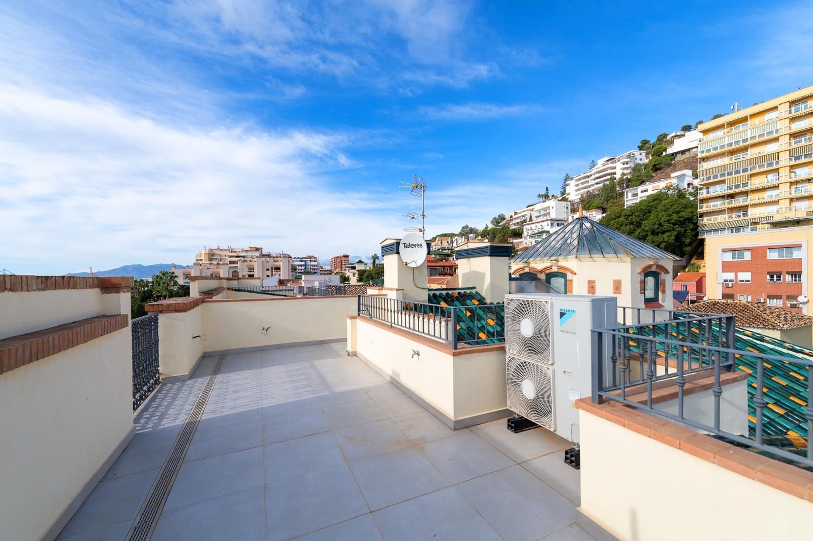 3 soverom Penthouse til salgs i Malaga by med garasje - € 2 340 000 (Ref: 9446435)