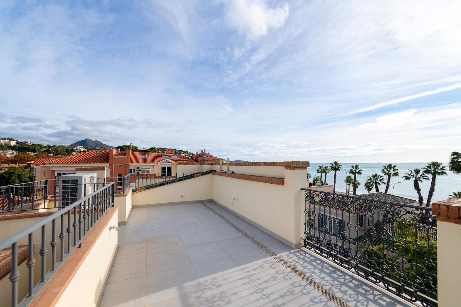 3 soverom Penthouse til salgs i Malaga by med garasje - € 2 340 000 (Ref: 9446435)