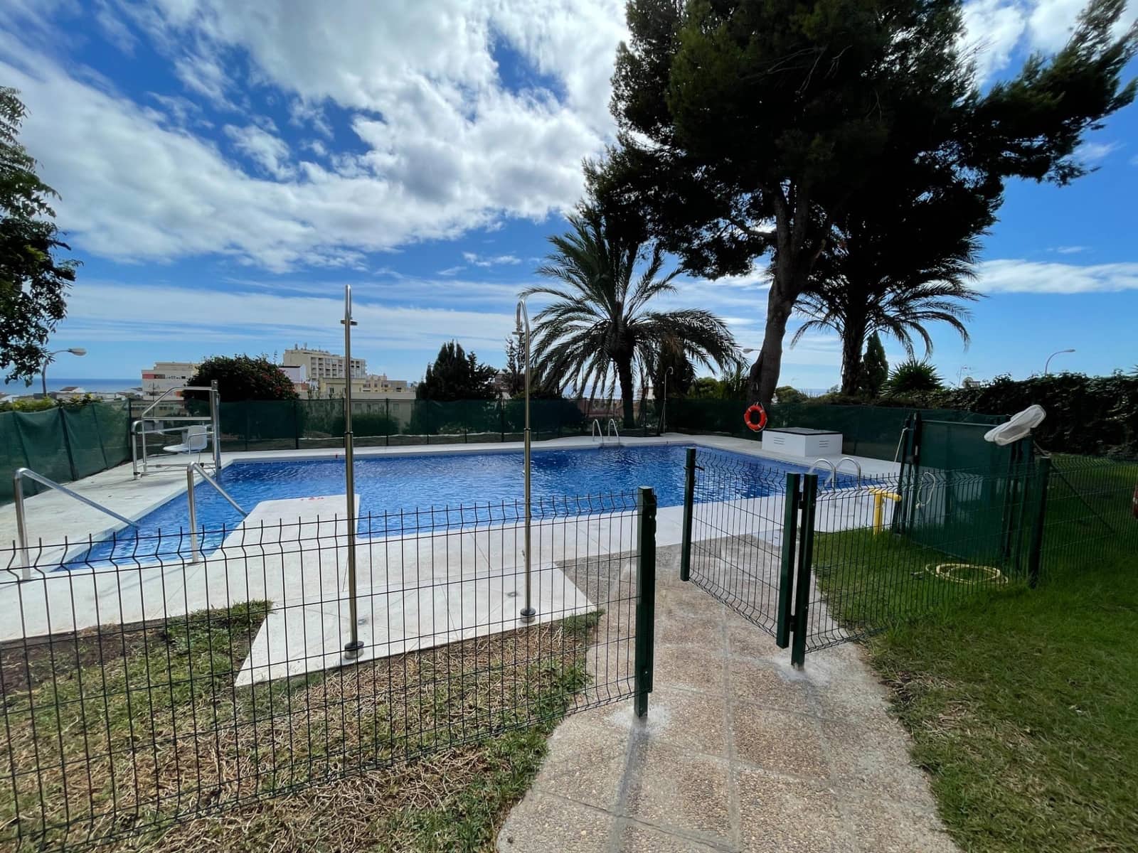 Piso de 2 habitaciones en Torremolinos en venta con piscina garaje - 275.000 € (Ref: 9481257)