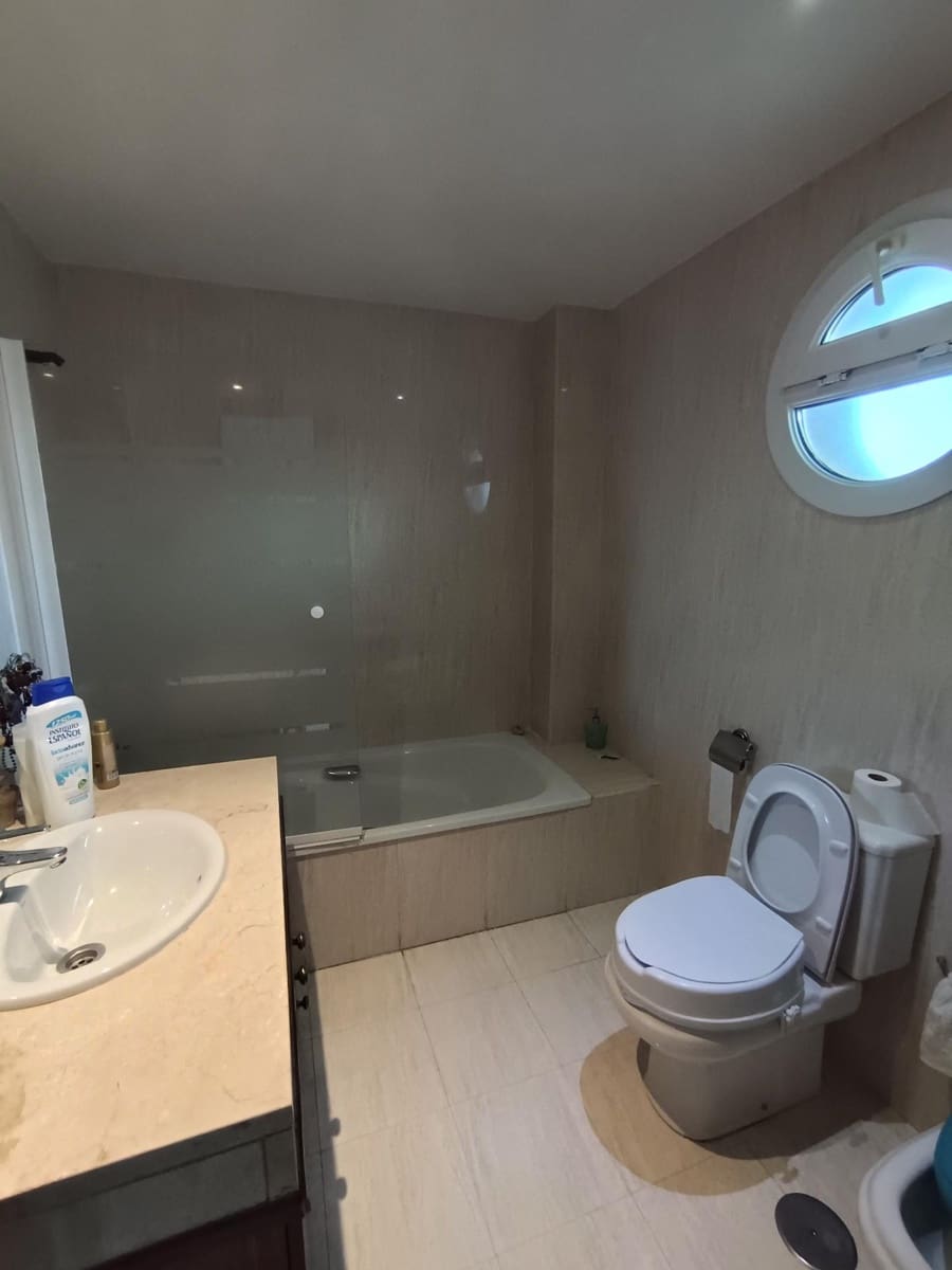 Piso de 3 habitaciones en Torremolinos en venta con piscina - 800.000 € (Ref: 9502445)