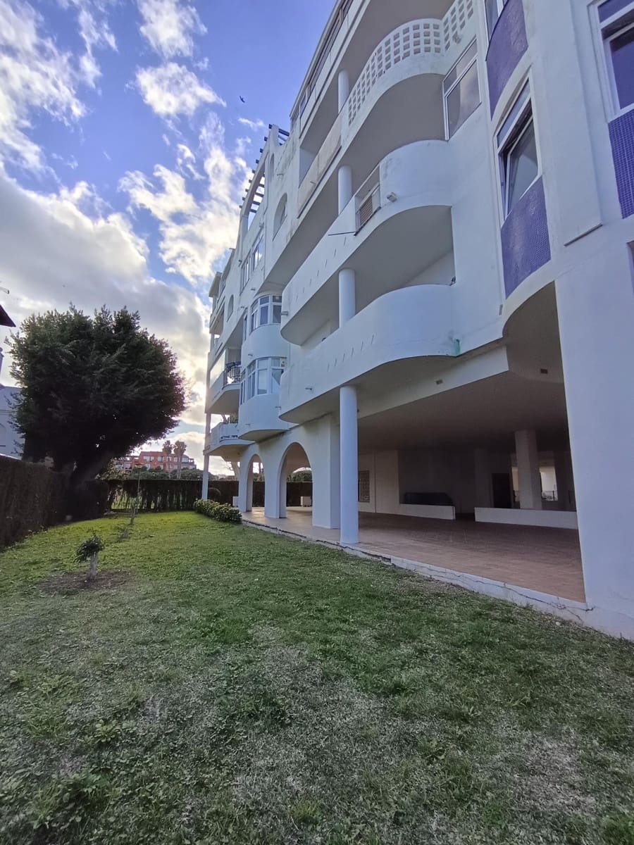 Piso de 3 habitaciones en Torremolinos en venta con piscina - 800.000 € (Ref: 9502445)