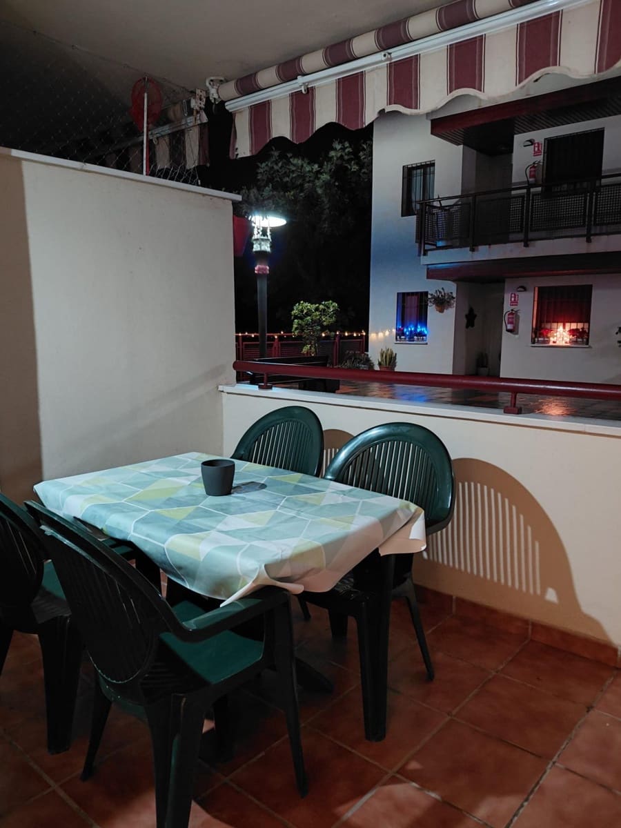 2 slaapkamer Flat te huur in Rincon de la Victoria met zwembad garage - € 1.000 (Ref: 9504357)