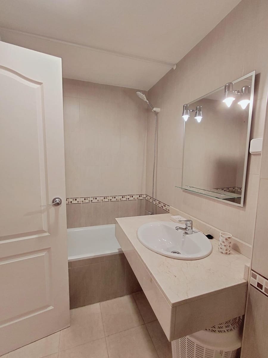 2 slaapkamer Flat te huur in Rincon de la Victoria met zwembad garage - € 1.000 (Ref: 9504357)