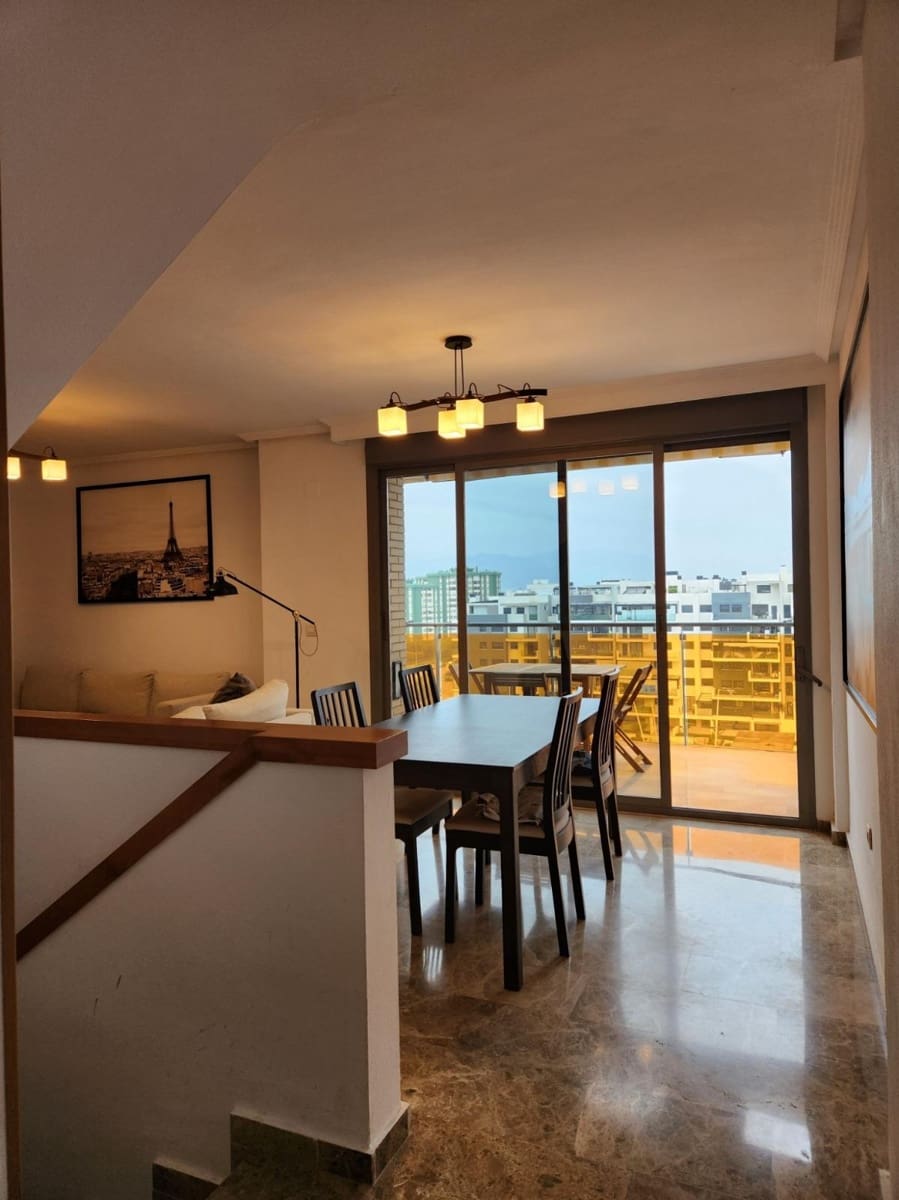 3 sypialnia Penthouse na sprzedaż w Miasto Malaga z basenem garażem - 595 000 € (Ref: 9508943)