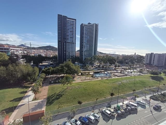 3 bedroom Flat for sale in Martiricos, Málaga city - € 320,000 (Ref: 9543732)
