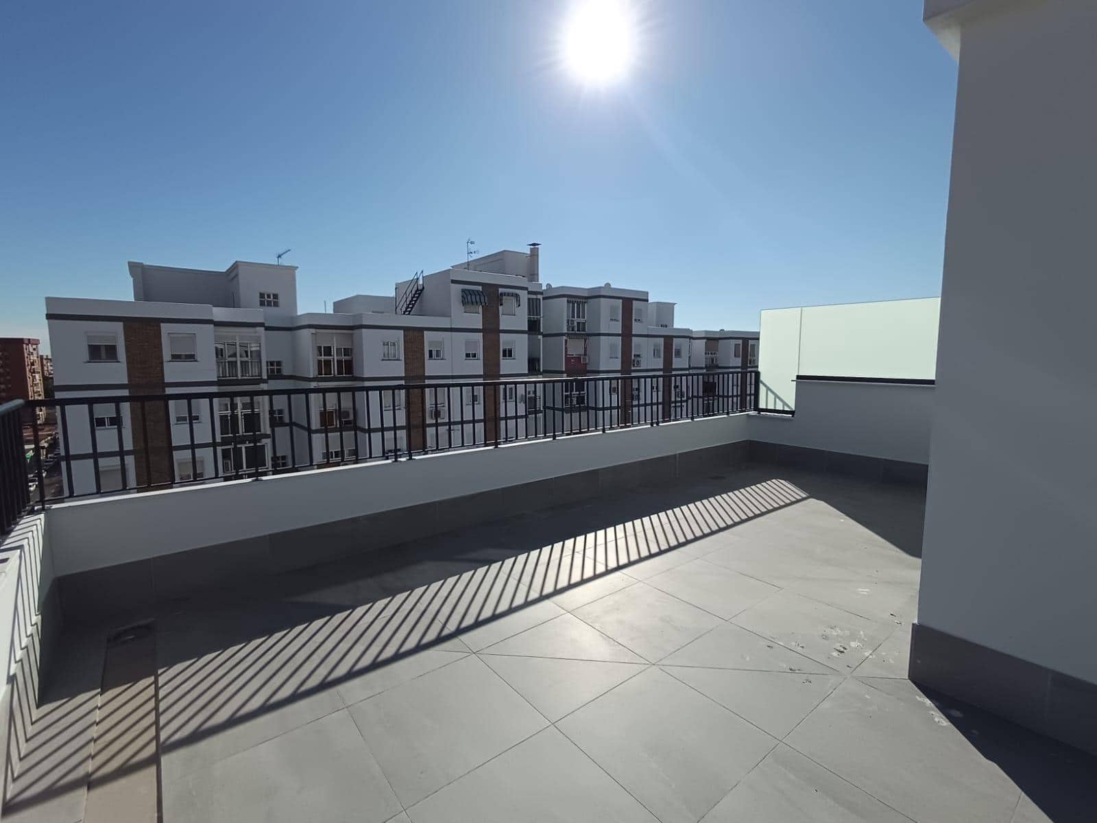 4 sovrum Takvåning att hyra i Malaga stad med pool - 2 500 € (Ref: 9571268)