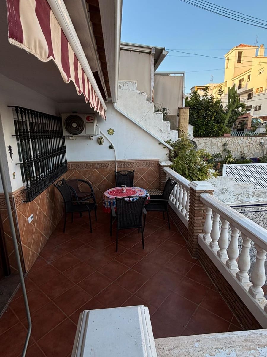 3 bedroom Villa for rent in Rincon de la Victoria with pool garage - € 1,250 (Ref: 9583586)