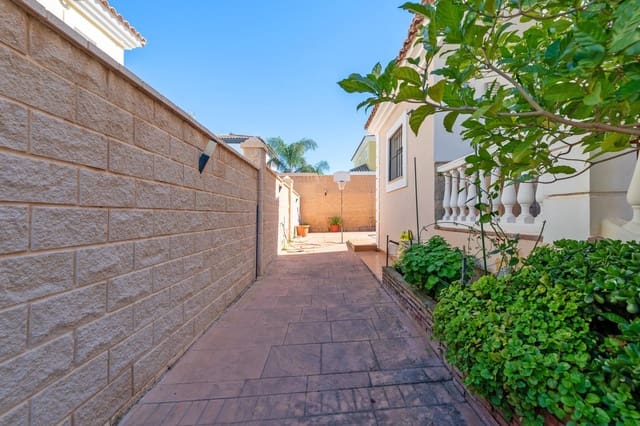 3 slaapkamer Villa te koop in Alhaurín de la Torre - € 650.000 (Ref: 9630084)